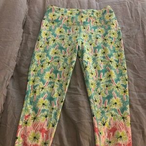 Crown & Ivy athletic leggings. Lg